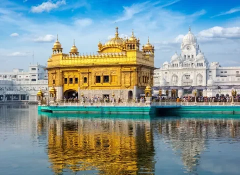 Live kirtan from Sri Harmandir Sahib for prayerful listening and devotion